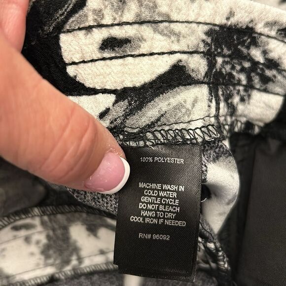 Katherine Barclay black white gray floral pull on pants Size 12 EUC - Picture 12 of 13
